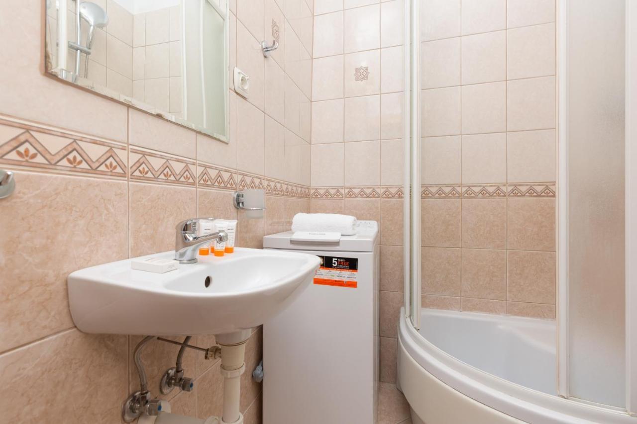 Metro Politechnika Studio Konstytucji By Renters Daire Varşova Dış mekan fotoğraf